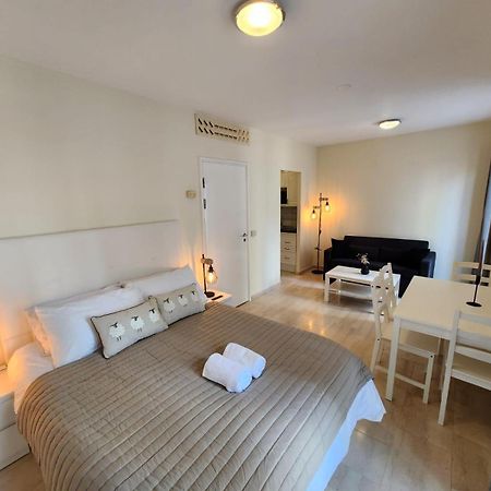New With Ac Central Suites With Pool Access And Squash Courts! Sleeps Family Or 4 Guests Gibraltar Exteriér fotografie