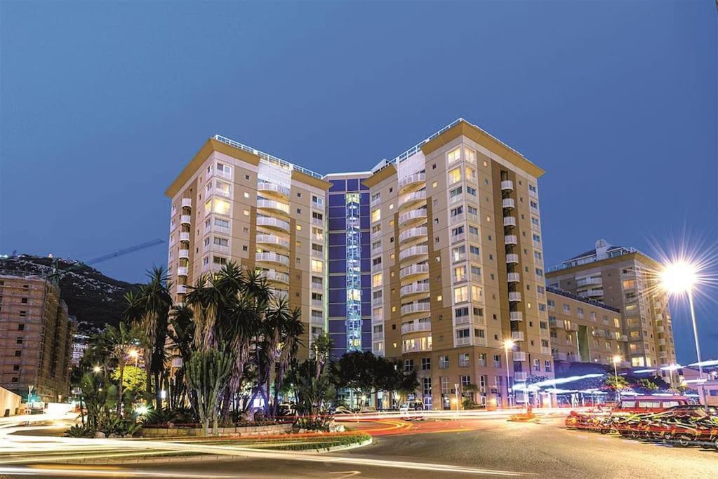 New With Ac Central Suites With Pool Access And Squash Courts! Sleeps Family Or 4 Guests Gibraltar Exteriér fotografie