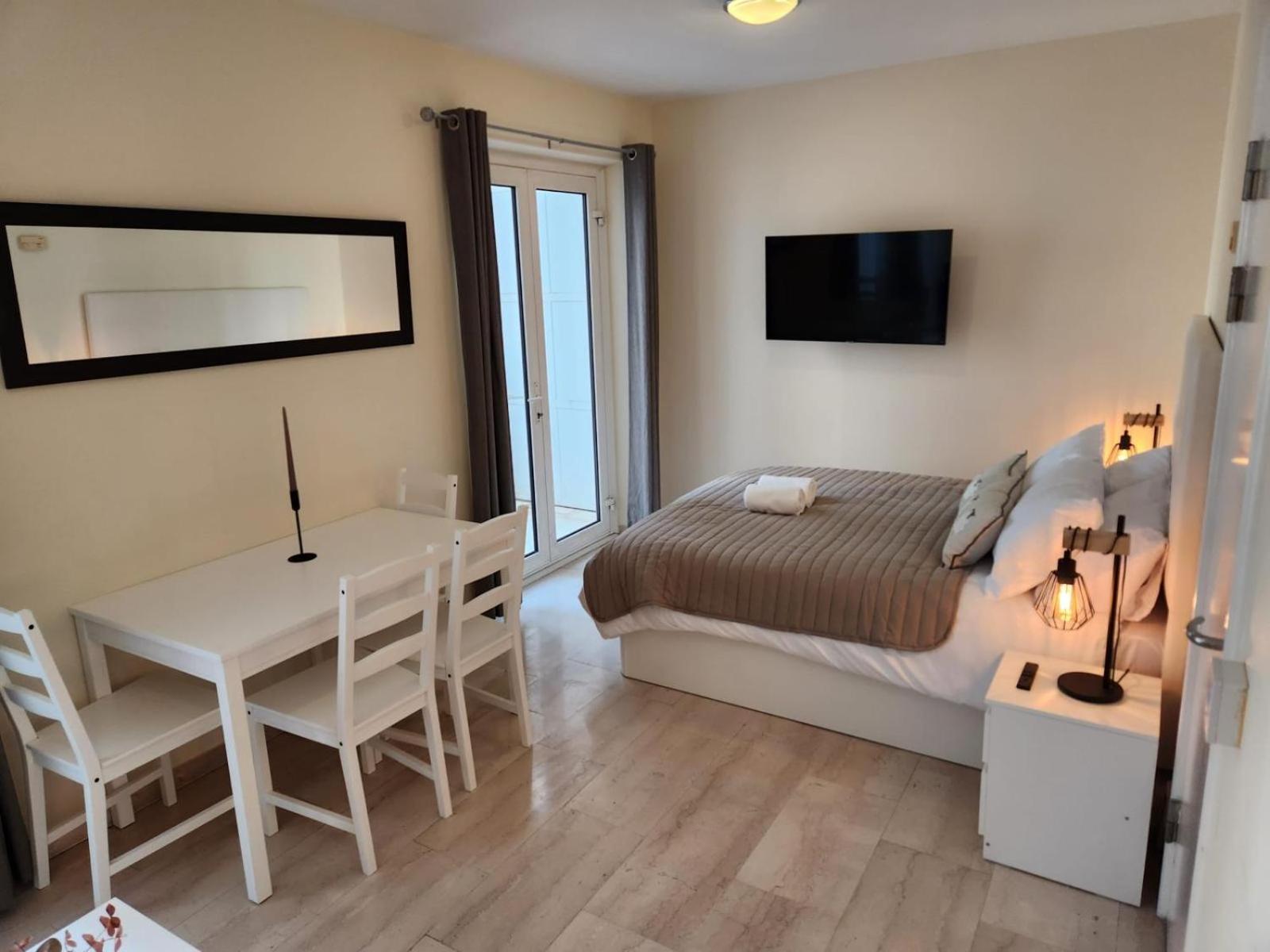 New With Ac Central Suites With Pool Access And Squash Courts! Sleeps Family Or 4 Guests Gibraltar Exteriér fotografie