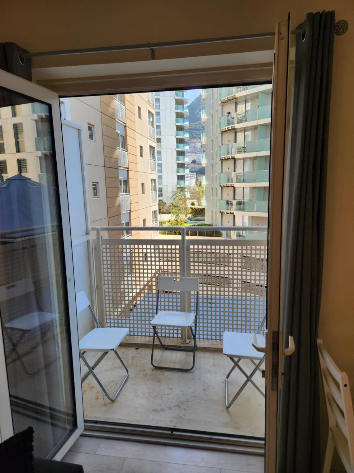 New With Ac Central Suites With Pool Access And Squash Courts! Sleeps Family Or 4 Guests Gibraltar Exteriér fotografie