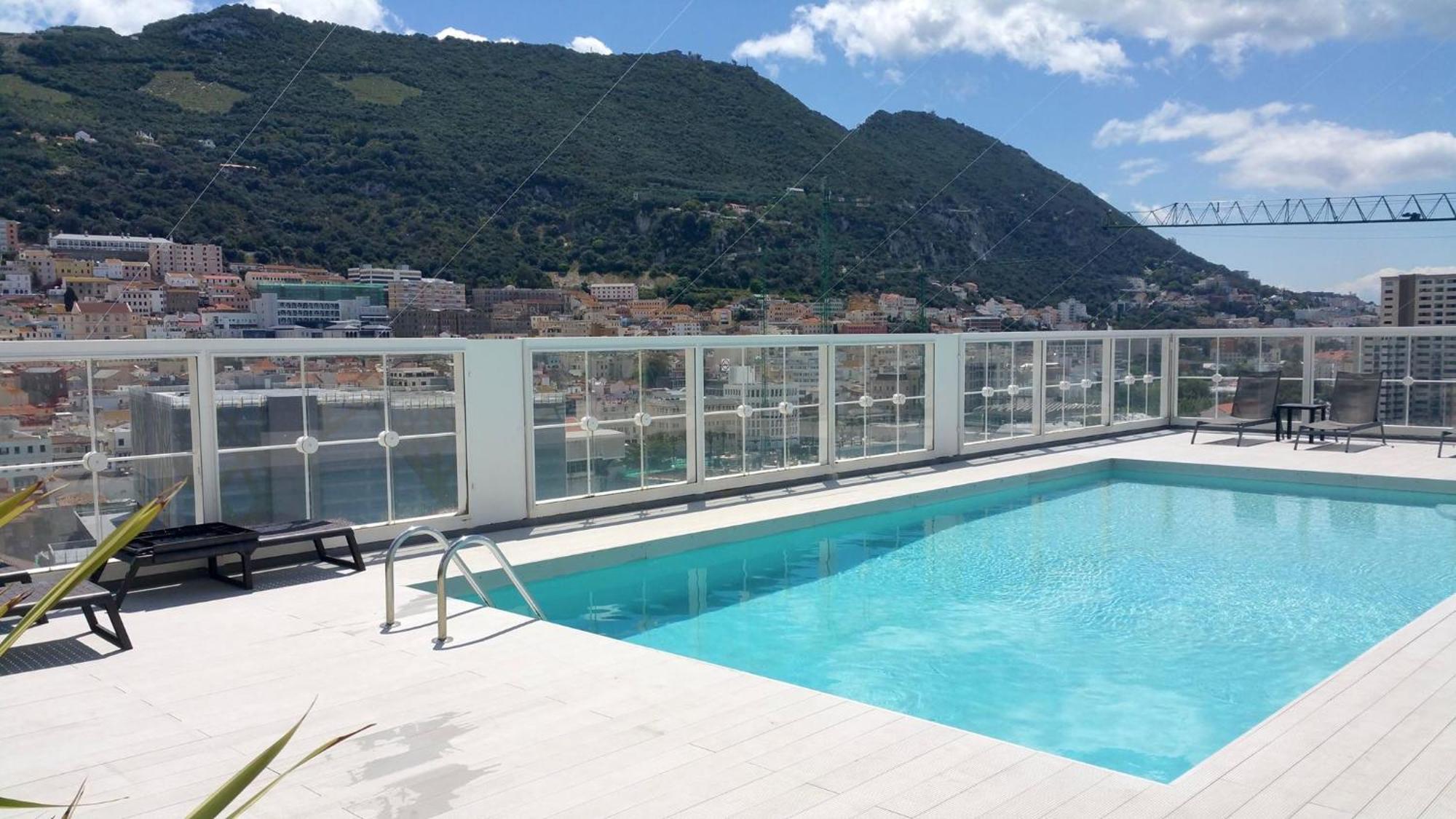 New With Ac Central Suites With Pool Access And Squash Courts! Sleeps Family Or 4 Guests Gibraltar Exteriér fotografie