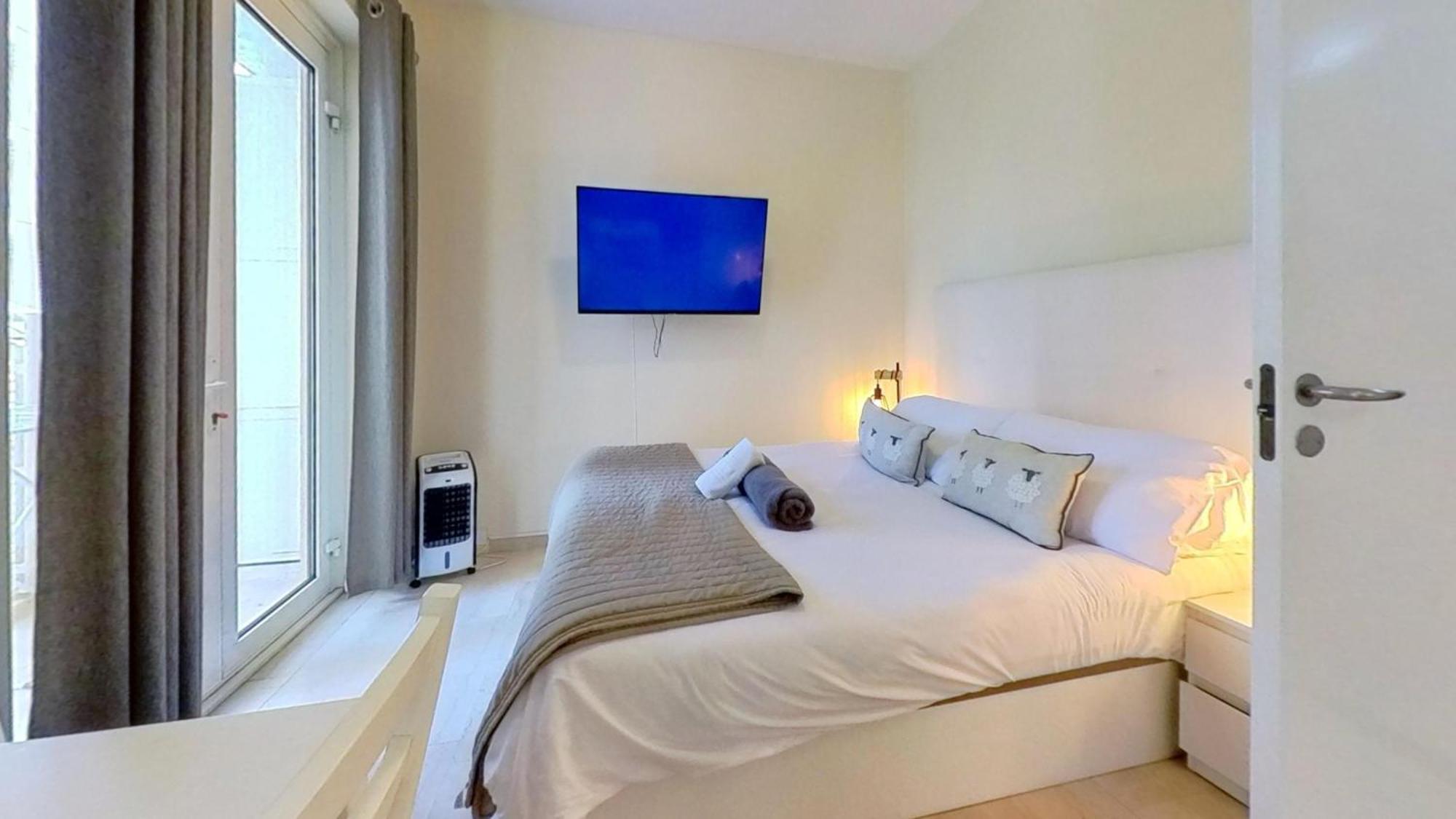 New With Ac Central Suites With Pool Access And Squash Courts! Sleeps Family Or 4 Guests Gibraltar Exteriér fotografie